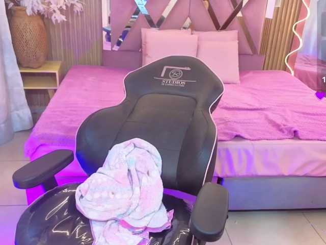 AUROORA-TAY live cam on BongaCams