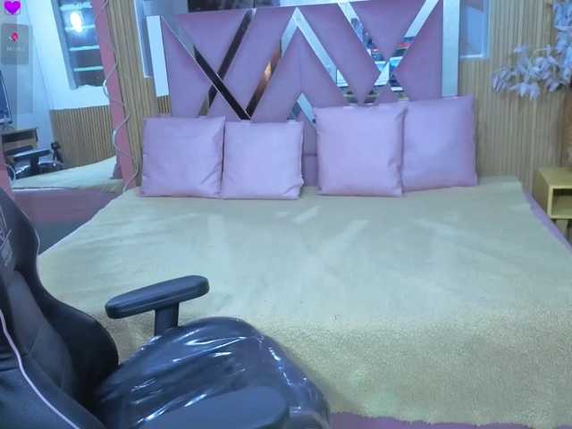 AUROORA-TAY live cam on BongaCams