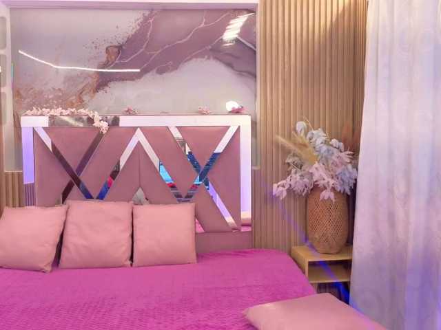 AUROORA-TAY live cam on BongaCams