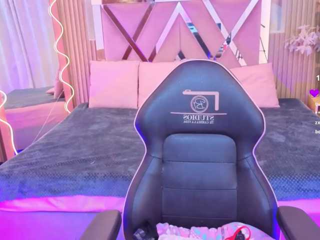 AUROORA-TAY live cam on BongaCams