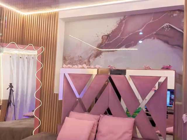 AUROORA-TAY live cam on BongaCams