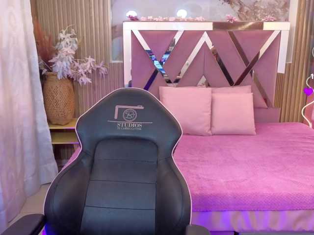 AUROORA-TAY live cam on BongaCams