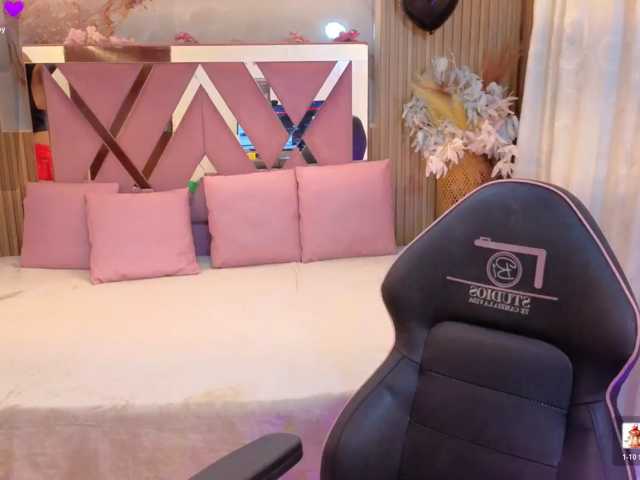 AUROORA-TAY, en directo ahora en BongaCams