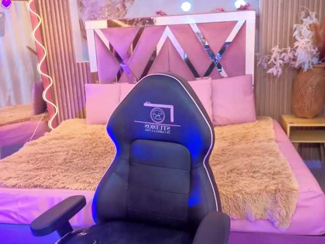 AUROORA-TAY live cam on BongaCams