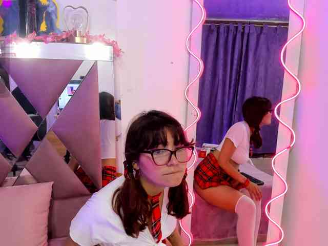 TEFFANNIA-TAY