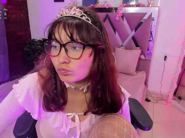 TEFFANNIA-TAY