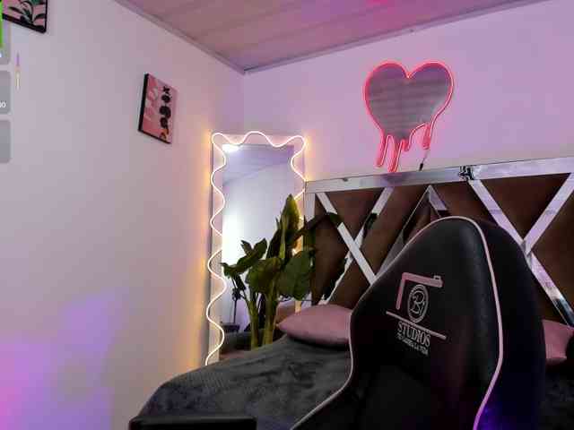 JENAYE-TAY webcam