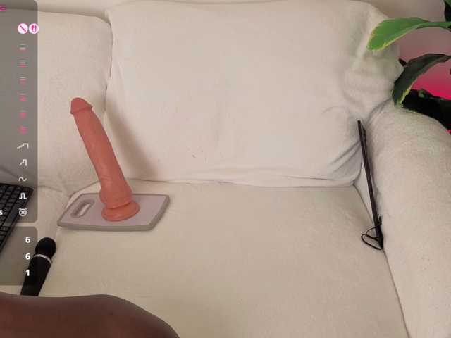 zaluneya, live now on BongaCams