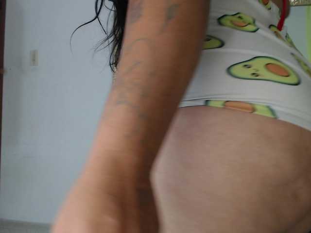 zaleyamateus25 live cam on BongaCams