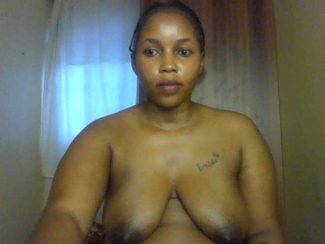 Nialuxxe live cam on BongaCams