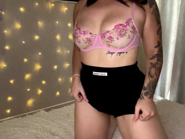Betty-Gray live cam on BongaCams