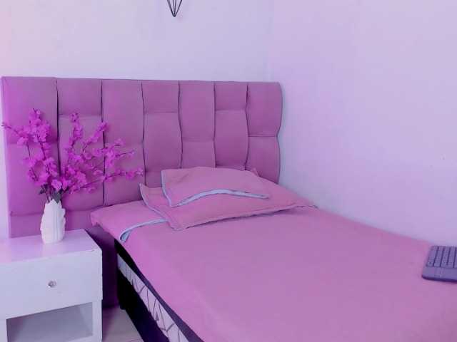 JazminnQueen live cam on BongaCams