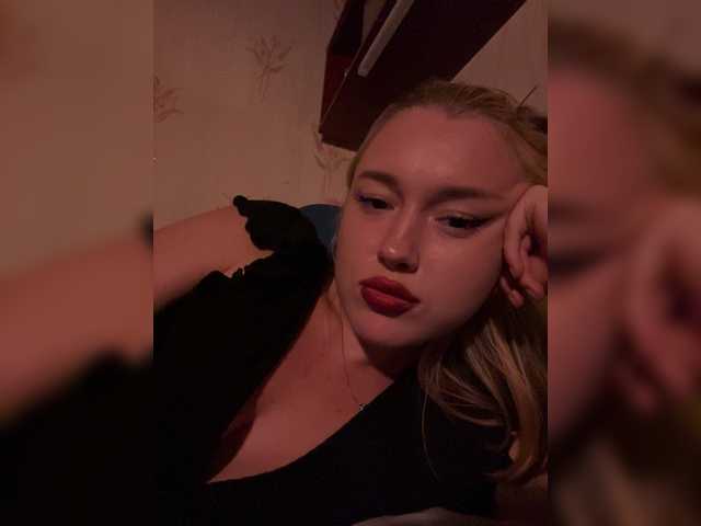 lyalyavivi live cam preview