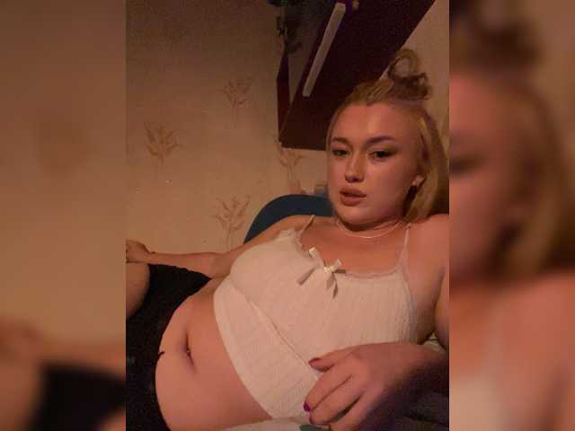 lyalyavivi live cam preview