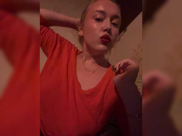 lyalyavivi live cam preview