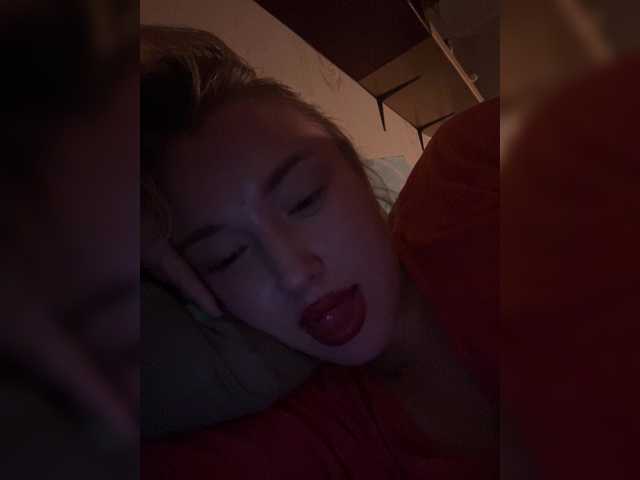 lyalyavivi live cam preview
