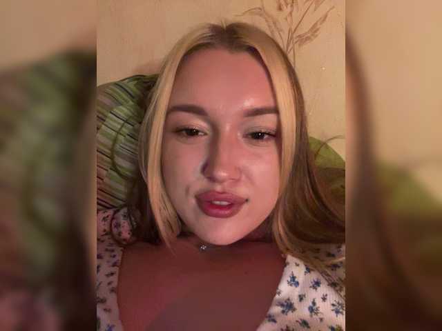 lyalyavivi live cam preview