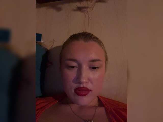 lyalyavivi live cam preview