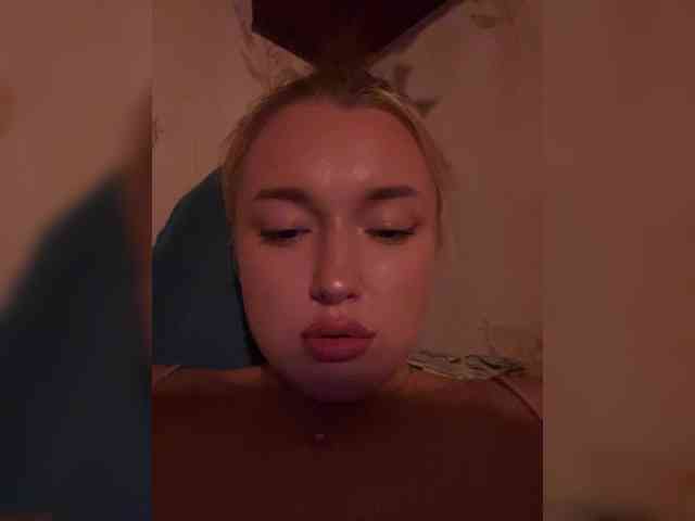 lyalyavivi's webcam live show