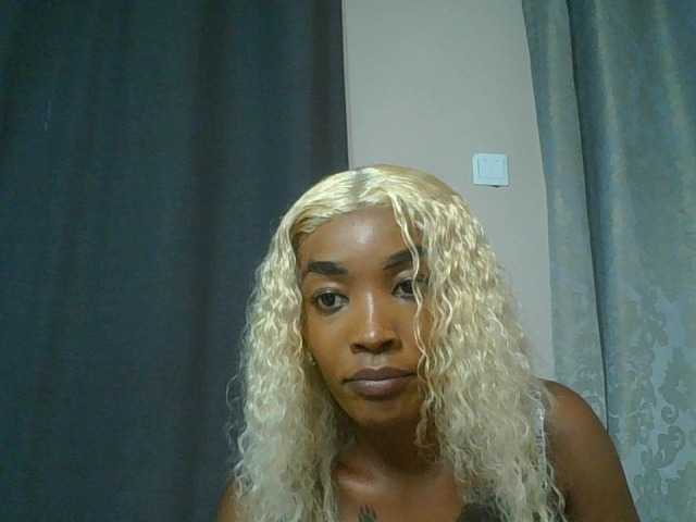 Sweetlyra live cam on BongaCams