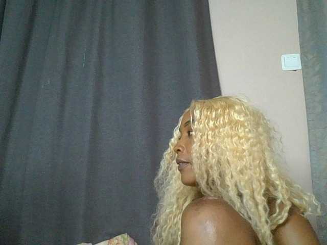 Sweetlyra live cam on BongaCams
