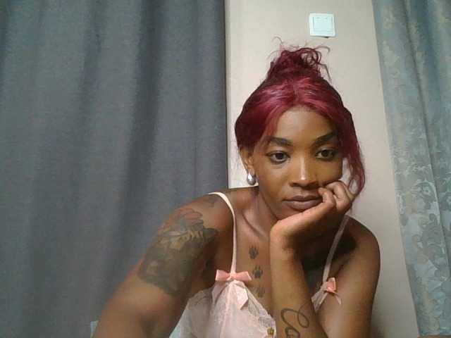 Sweetlyra live cam on BongaCams
