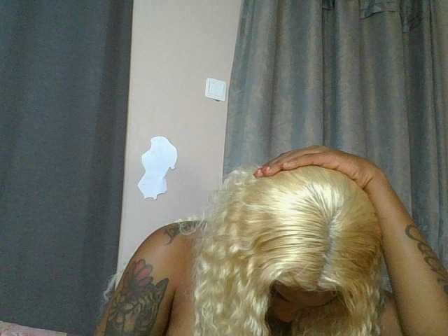 Sweetlyra live cam on BongaCams