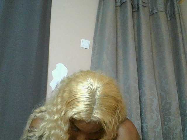 Sweetlyra live cam on BongaCams