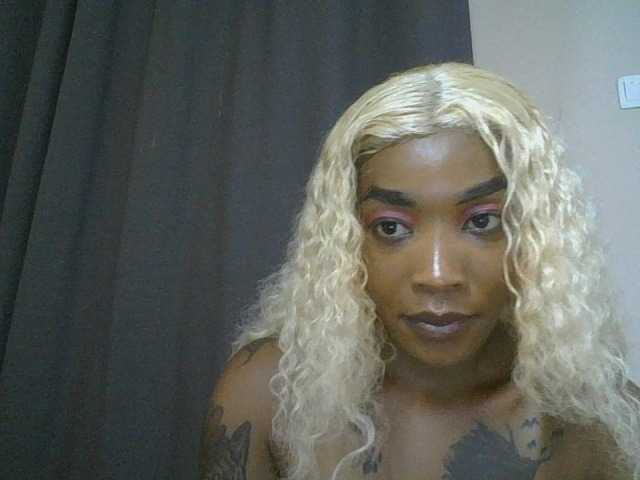 Sweetlyra live cam preview
