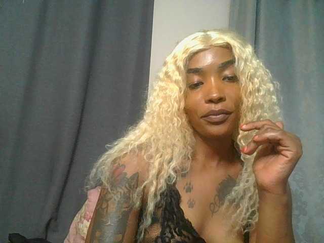 Sweetlyra live cam on BongaCams