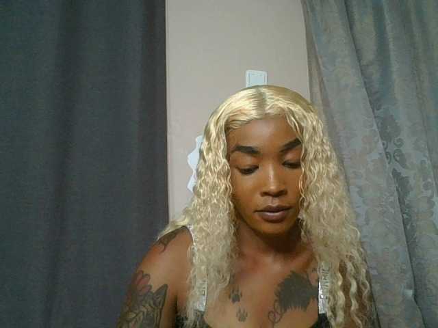 Sweetlyra live cam on BongaCams