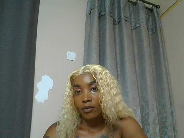 Sweetlyra live cam on BongaCams