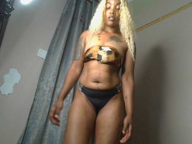 Sweetlyra live cam on BongaCams