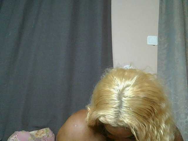 Sweetlyra live cam on BongaCams