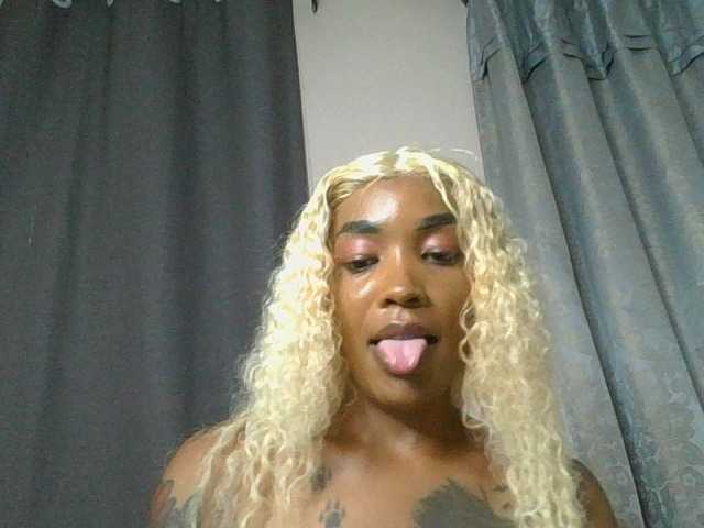 Sweetlyra live cam on BongaCams