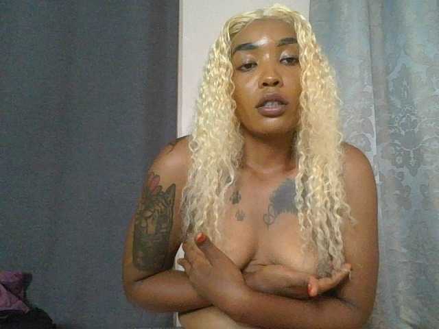 Sweetlyra live cam preview
