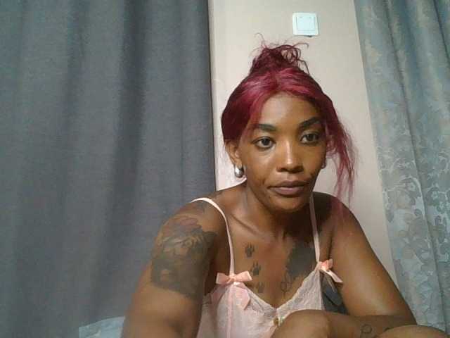 Sweetlyra live cam on BongaCams