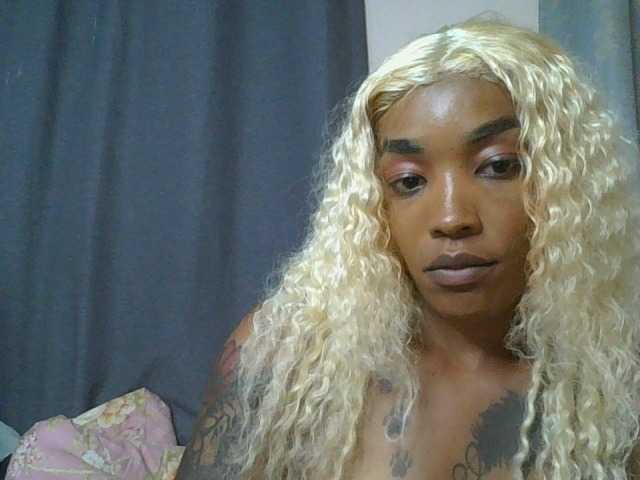 Sweetlyra live cam on BongaCams