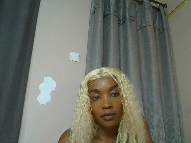 Sweetlyra live cam on BongaCams