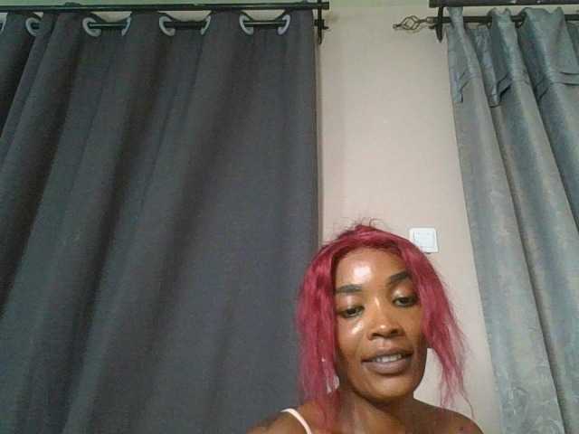 Sweetlyra live cam on BongaCams