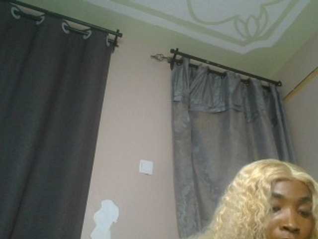 Sweetlyra live cam on BongaCams