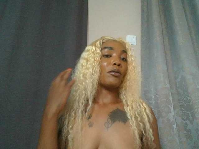Sweetlyra live cam on BongaCams