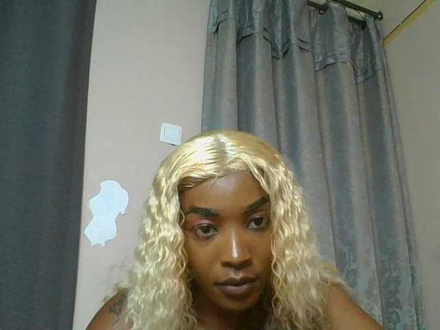 Sweetlyra live cam on BongaCams