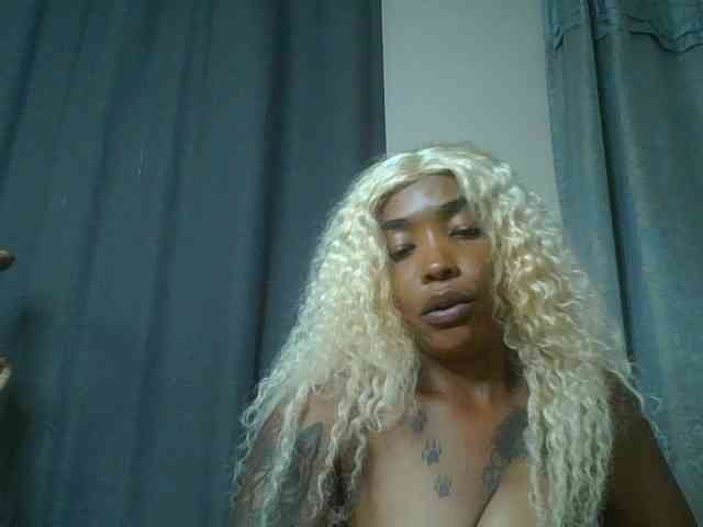 Sweetlyra's cam show statistics and live stream