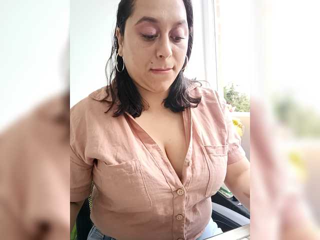 Queen-Yess live cam on BongaCams