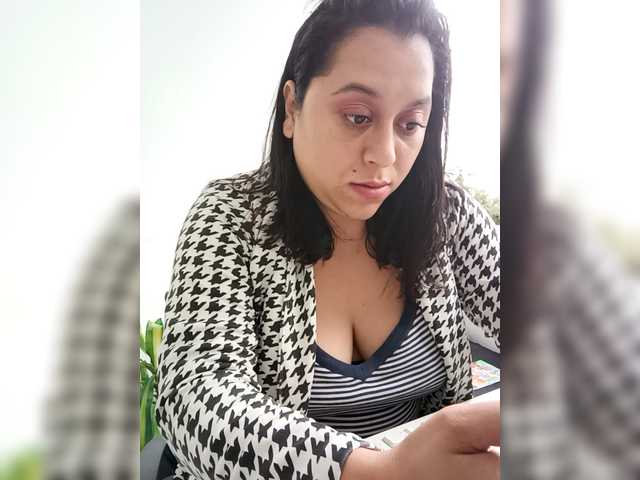 Queen-Yess live cam on BongaCams
