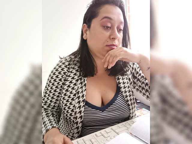 Queen-Yess live cam on BongaCams