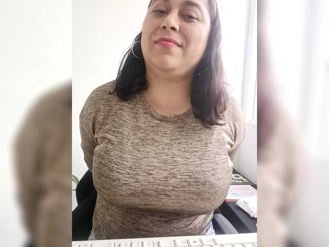 Queen-Yess live cam on BongaCams