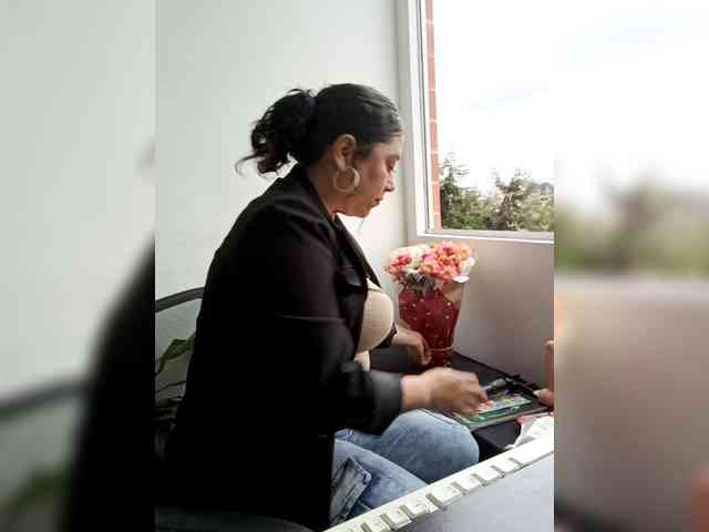 Queen-Yess webcam