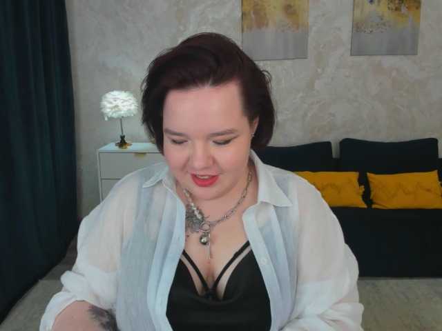 IvoryFlame, en directo ahora en BongaCams
